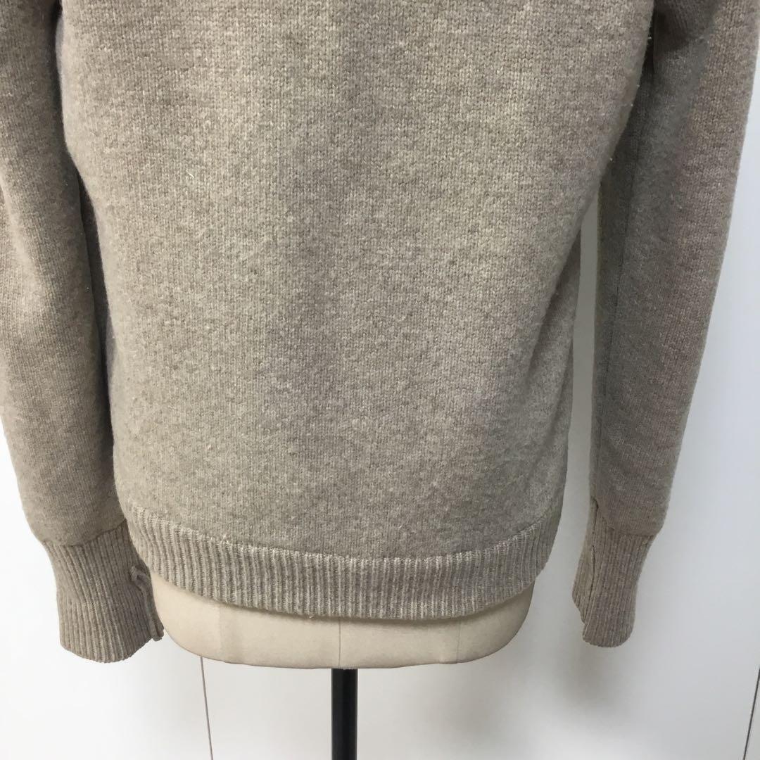 ベージュ色 ダウンジャケット フード付き