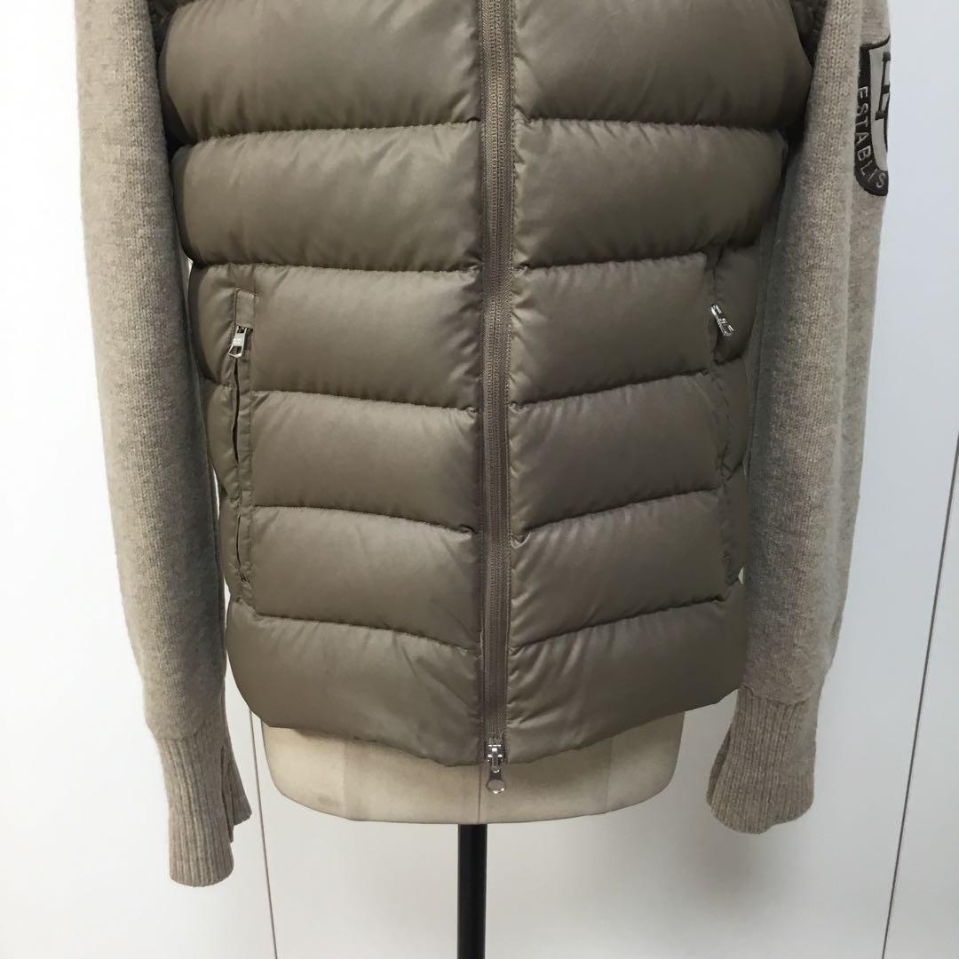 ベージュ色 ダウンジャケット フード付き