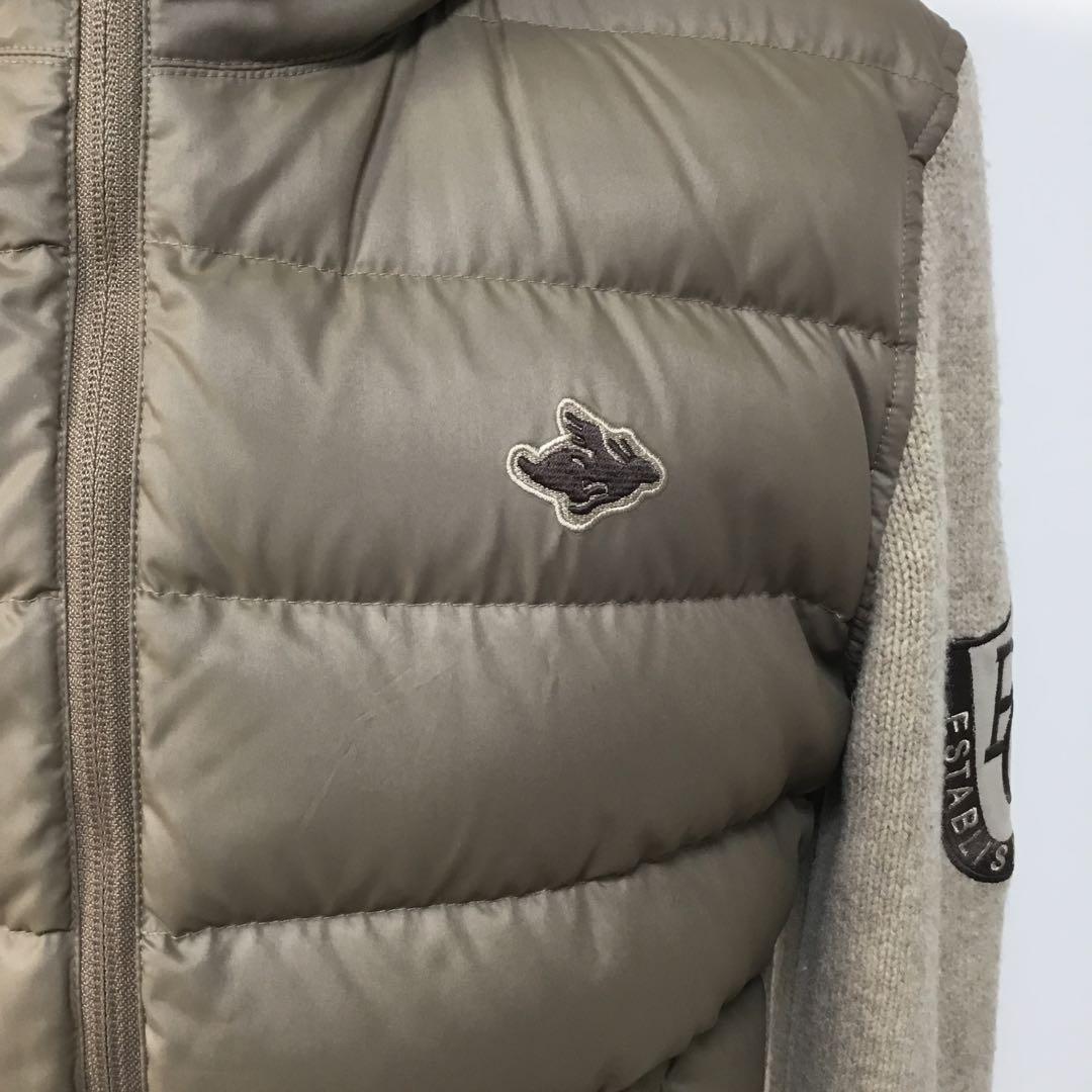 ベージュ色 ダウンジャケット フード付き