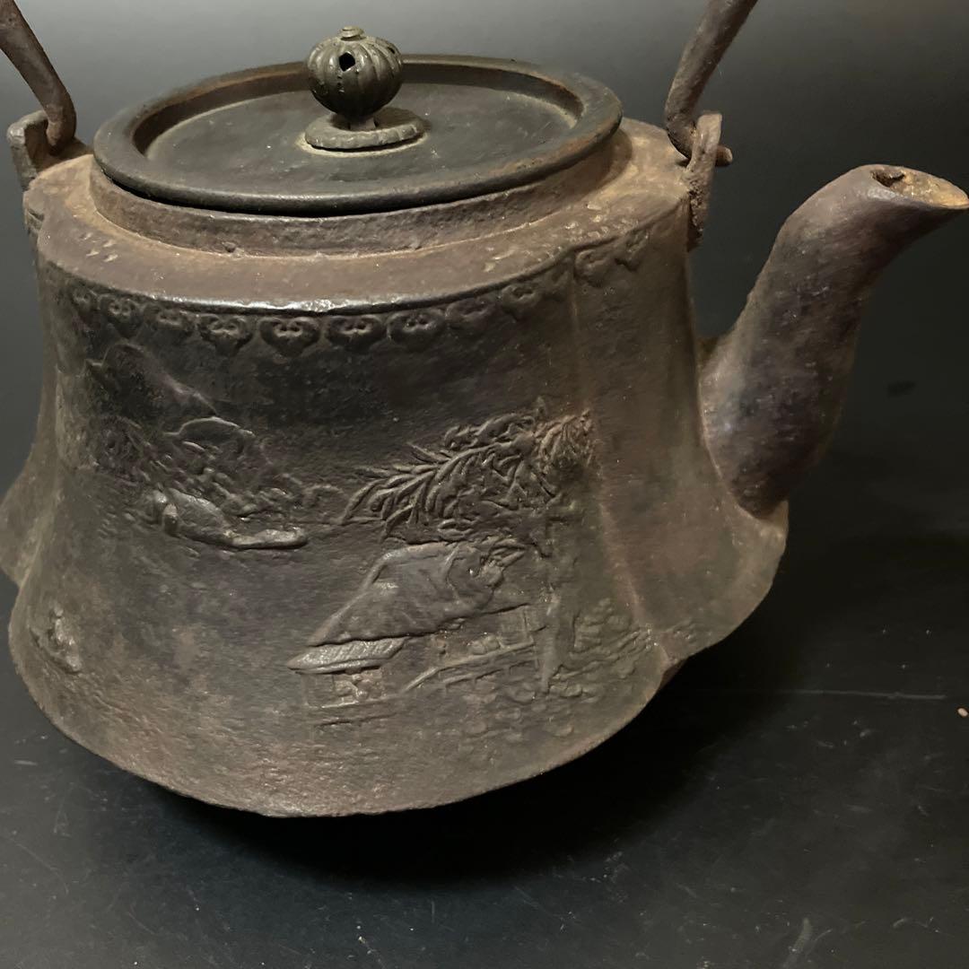 連休SALE！時代物　大きな花形　鉄瓶　m18