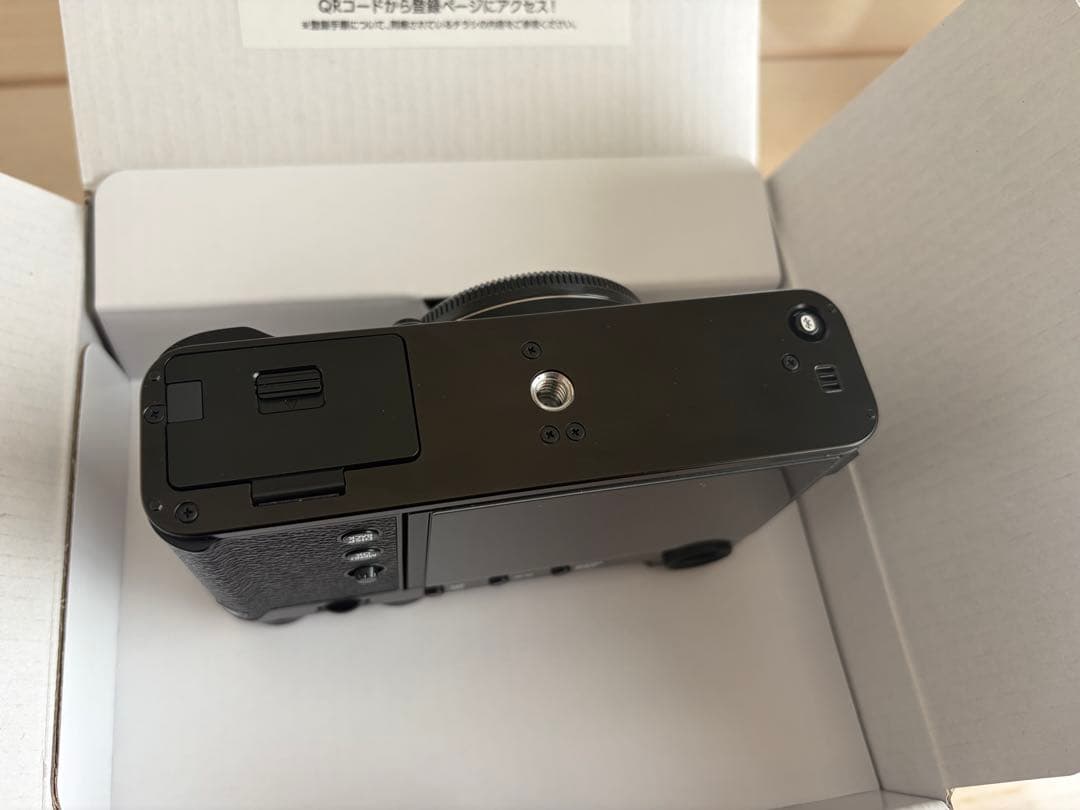 FUJIFILM X-E5 ブラック 室内試写のみ、サムグリップ付き。