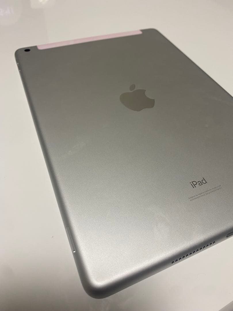 iPad 第7世代（32GB）シルバー