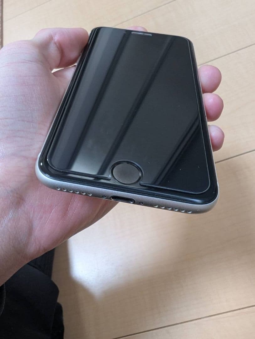 【中古、極美品】iPhoneSE第3世代、スターライト 64gb
