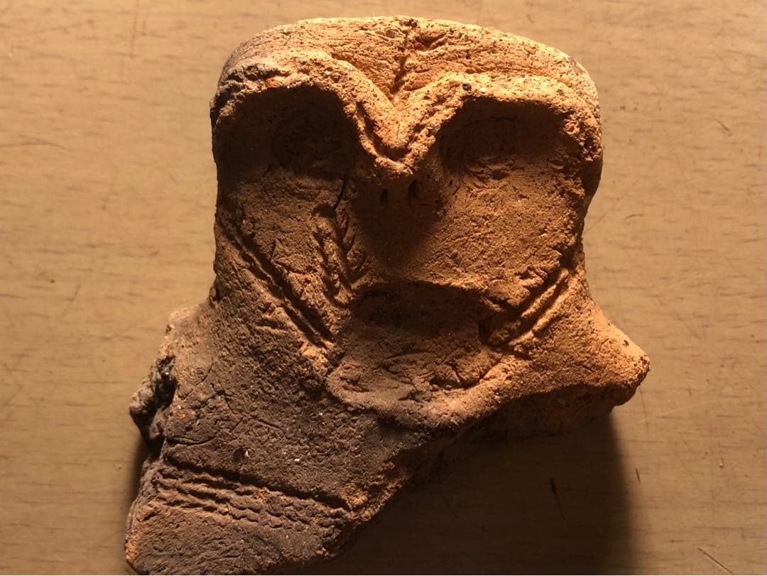 「板状土偶の破片」です…。