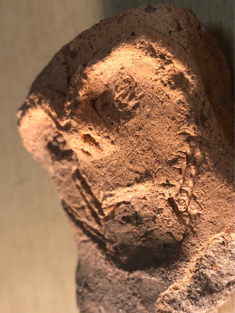 「板状土偶の破片」です…。