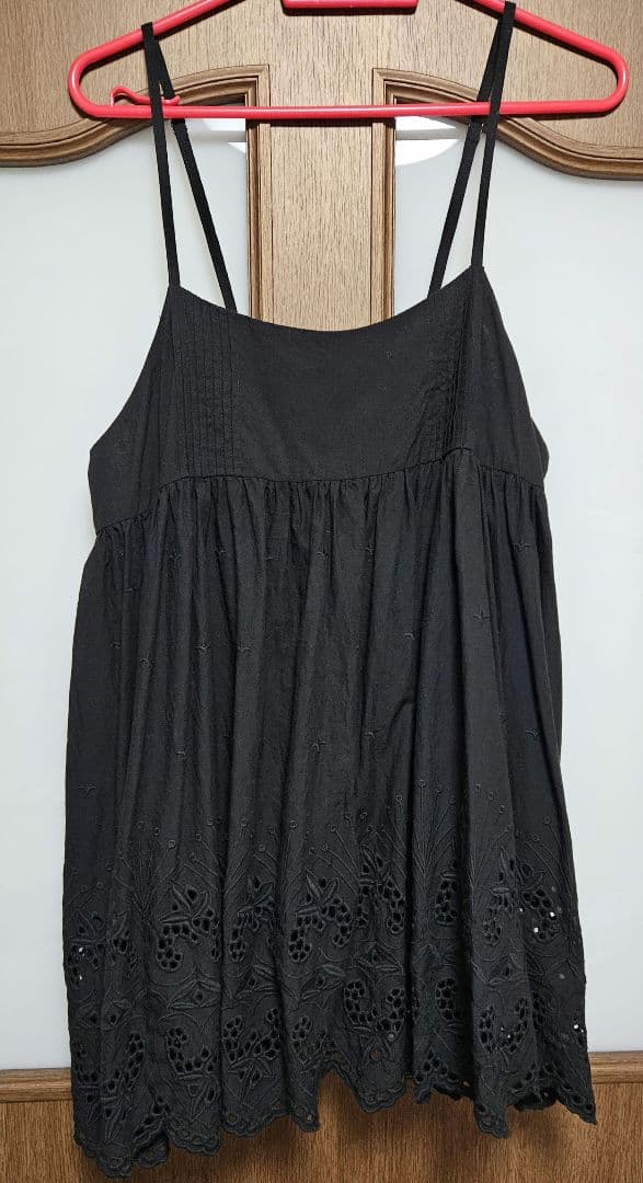 かぐれ　スカラップ刺繍キャミソール　黒