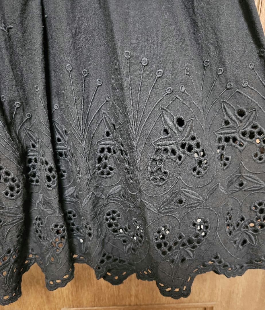 かぐれ　スカラップ刺繍キャミソール　黒