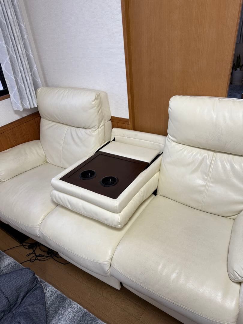 ホワイトレザー自動リクライニングソファ