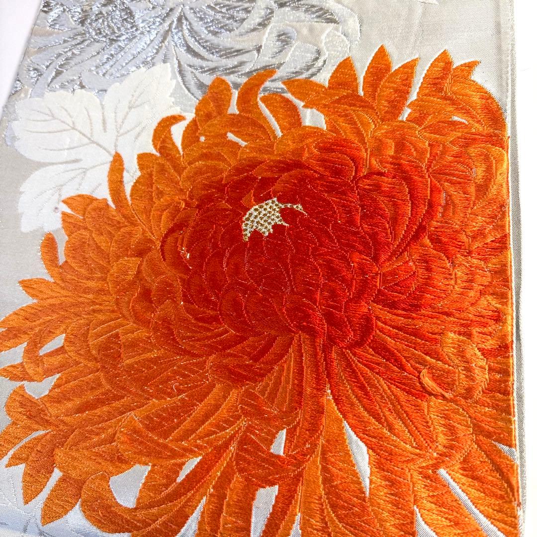 5k3120 袋帯　絹　唐織　乱菊　銀色　白　橙色　花柄　和装　着物