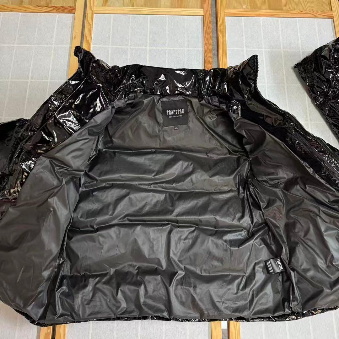 新品 TRAPSTAR 光沢ブラック ダウンジャケット Lサイズ u