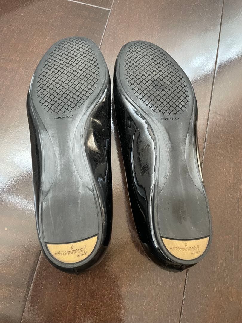 Ferragamo ブラックバレエシューズ