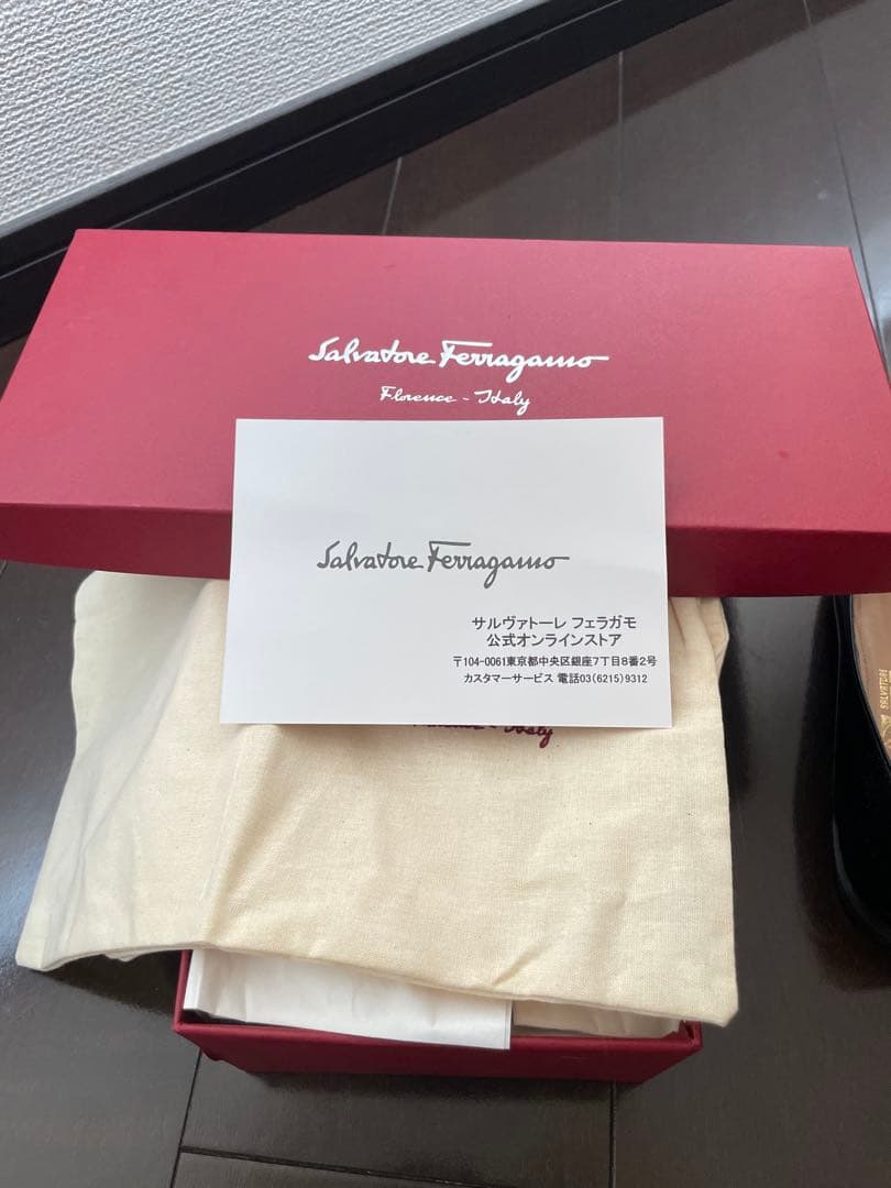 Ferragamo ブラックバレエシューズ