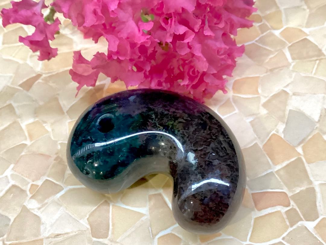 ✳出雲勾玉　1万個に1個しか無いレア勾玉‼️花仙山瑪瑙*芯部位の超極上色彩　鑑別書