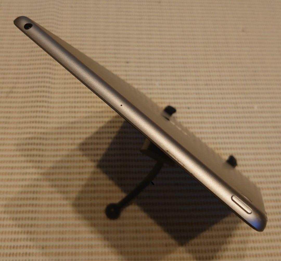 完動品iPad第5世代(A1822)本体32GBグレイ送料込8HLF9