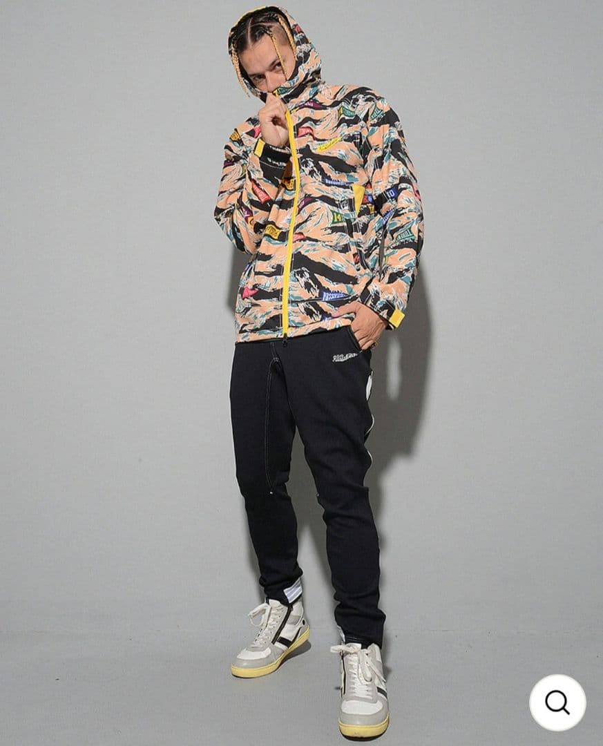 新品　定価62,700円　4サイズ（M）ラッセルノ　ジップアップフードジャケット