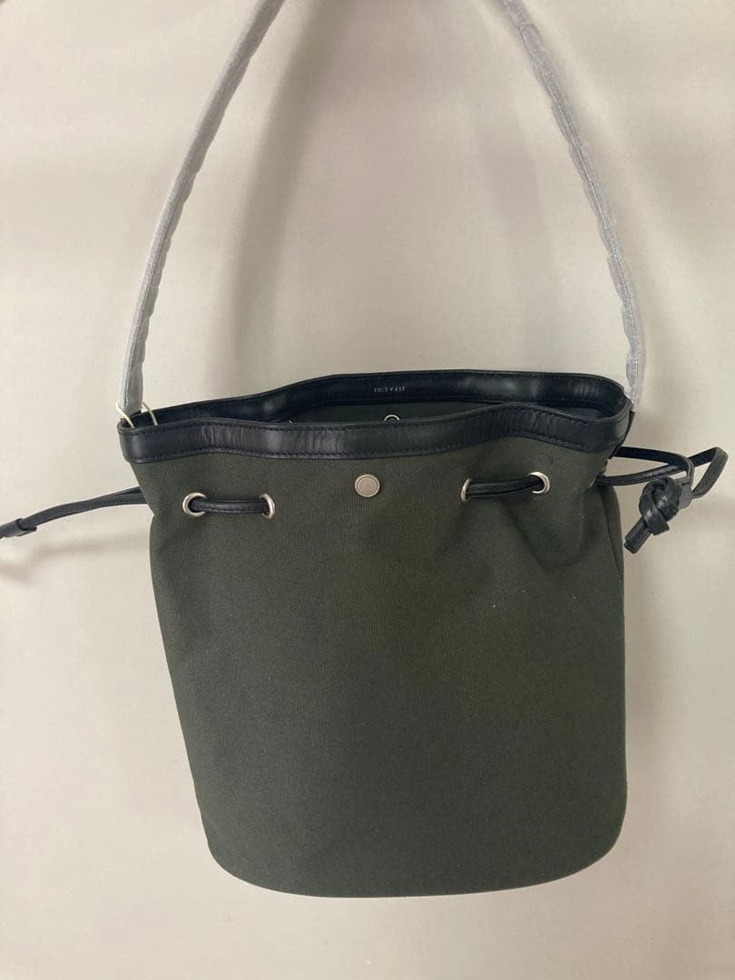 Tout Y Est オリーブグリーン 巾着型ショルダーバッグ