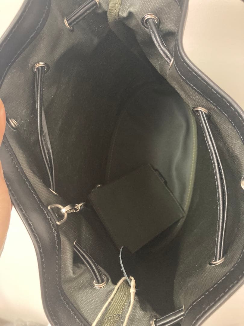 Tout Y Est オリーブグリーン 巾着型ショルダーバッグ