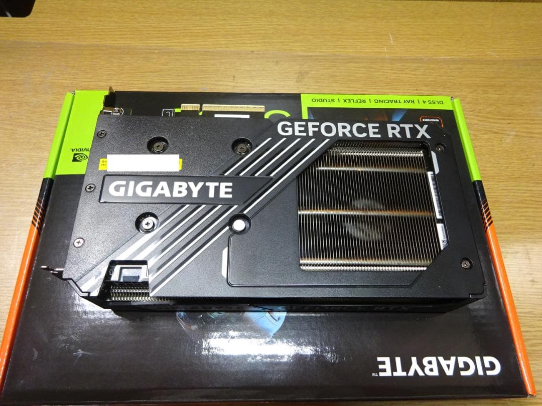 美品 RTX5060Ti WINDFORCE GDDR7ゲーミング クリエーター