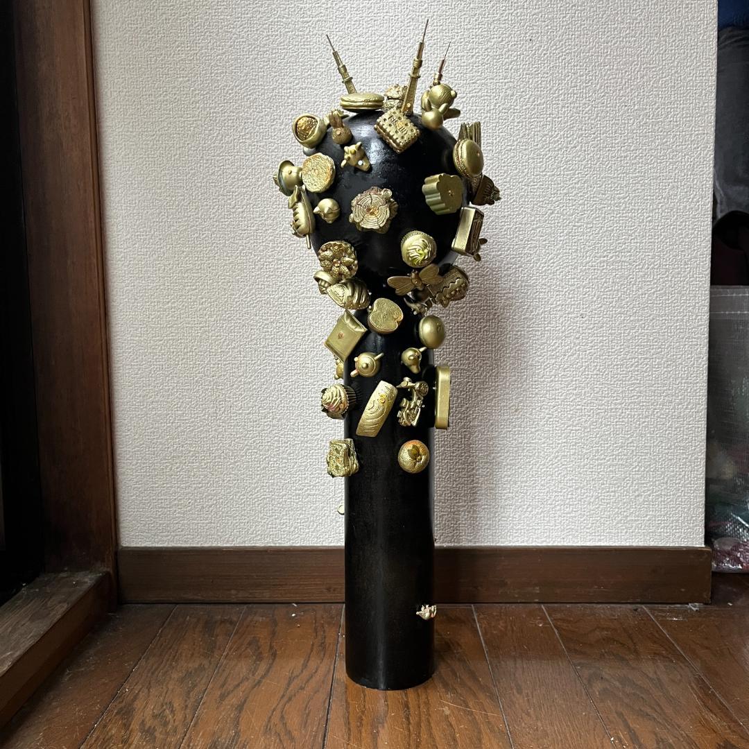 ゴールドの都会のこけし