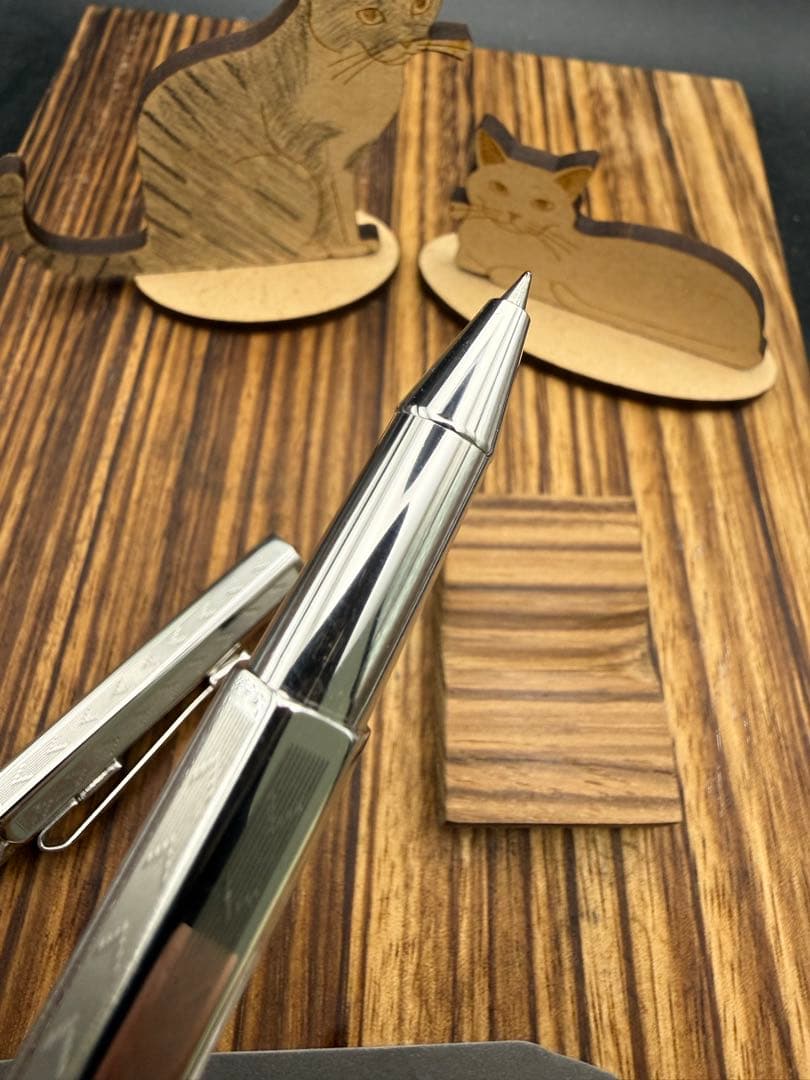 Caran d'Ache ローラーボール エクリドール シェブロン