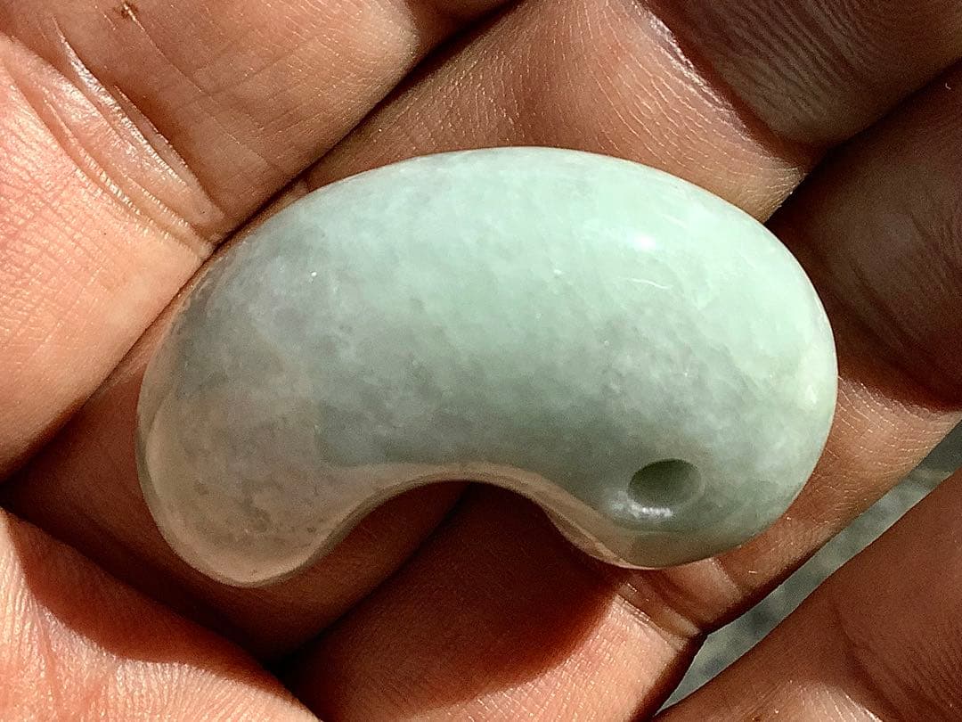 ✳摩訶不思議な幸運の勾玉　特大サイズ‼️ 御守りの糸魚川翡翠　最後の1個　鑑別書付