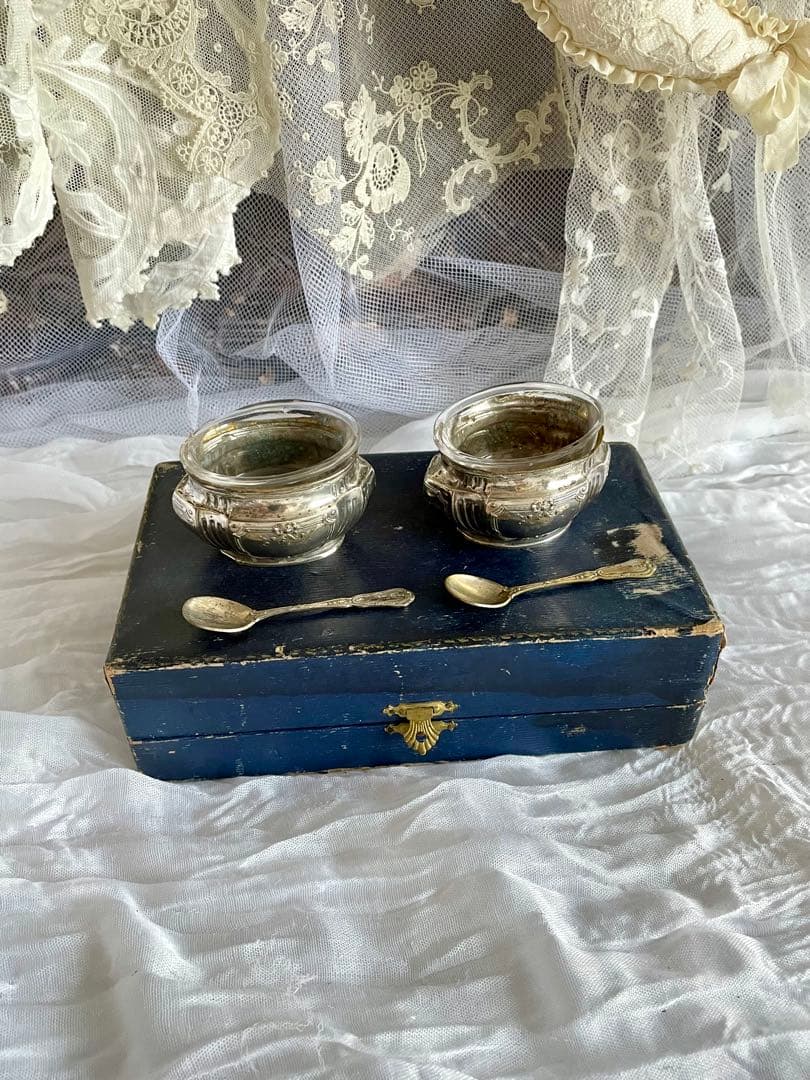 アンティーク ケース入りのサリエールset