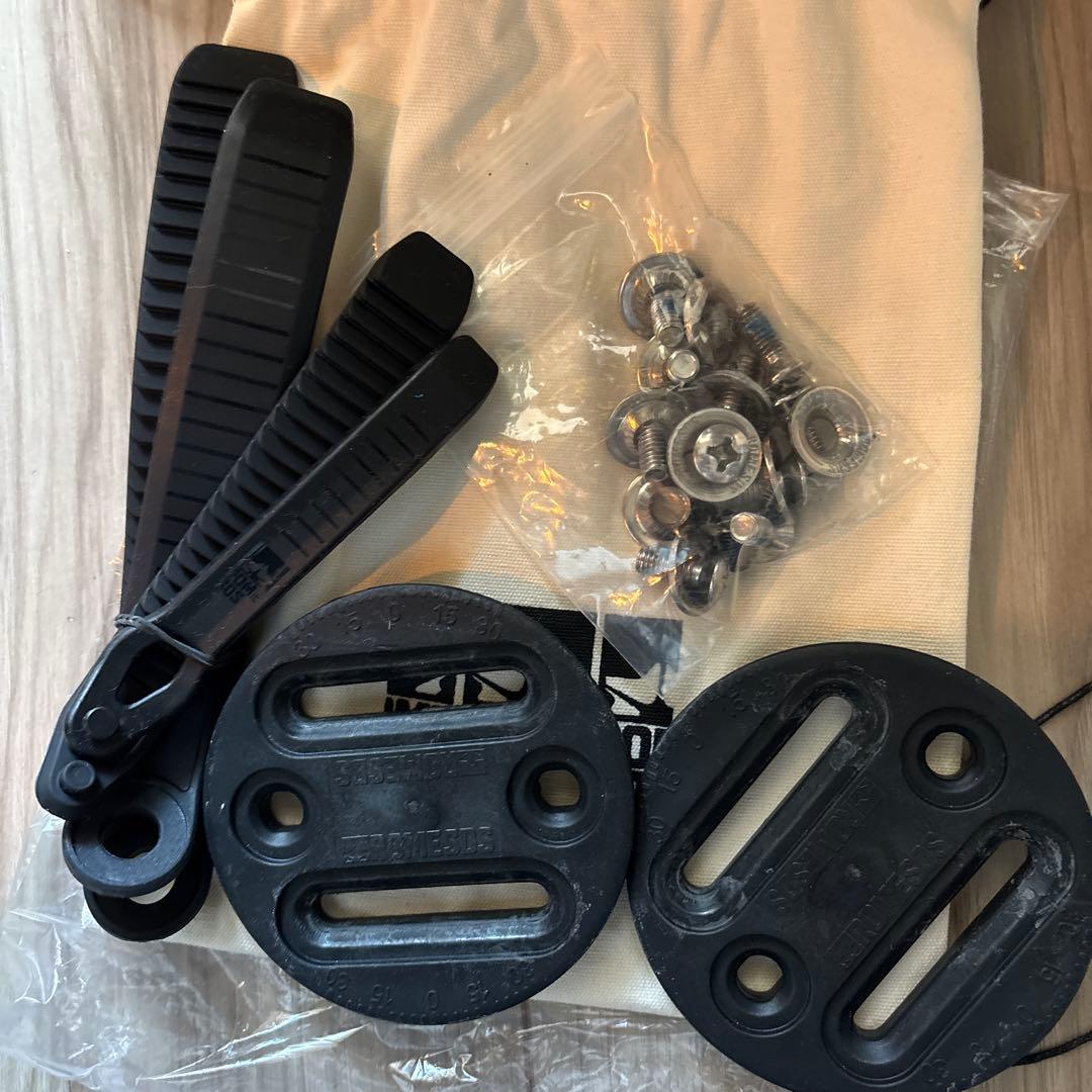 ROME SDS Vive スノーボード ビンディング ブラック　右部品欠損あり