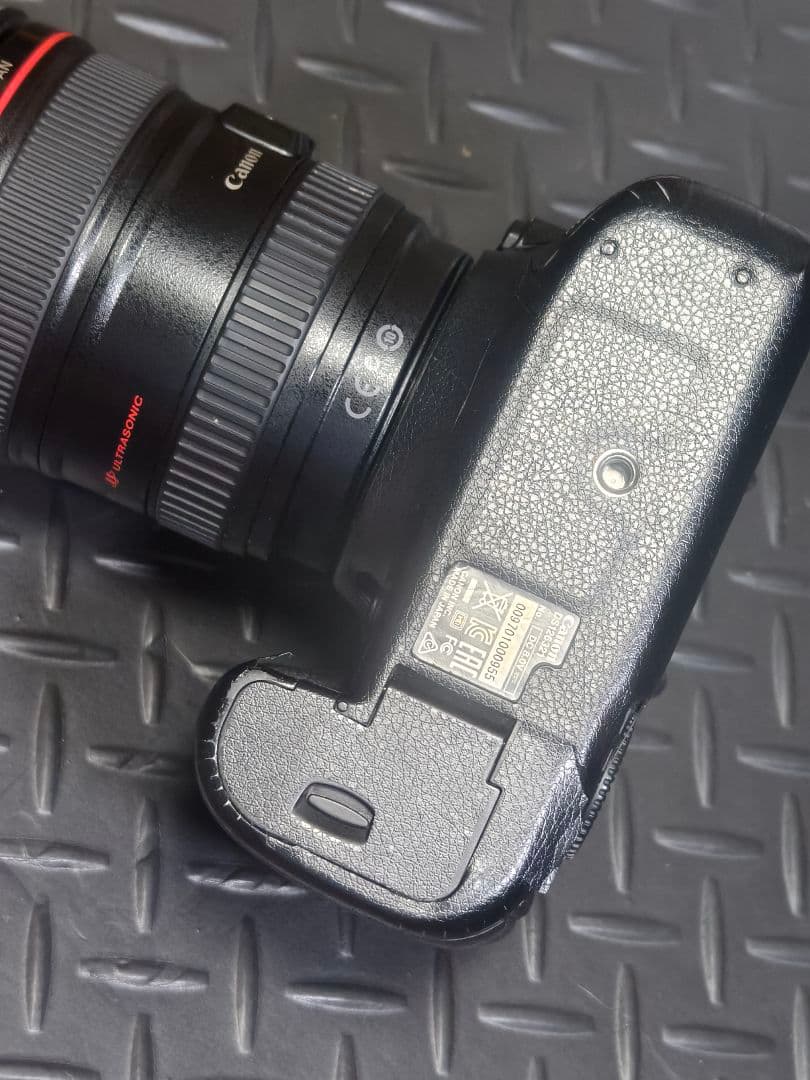 Canon EOS 5D Mark III 本体 24-105mm F4