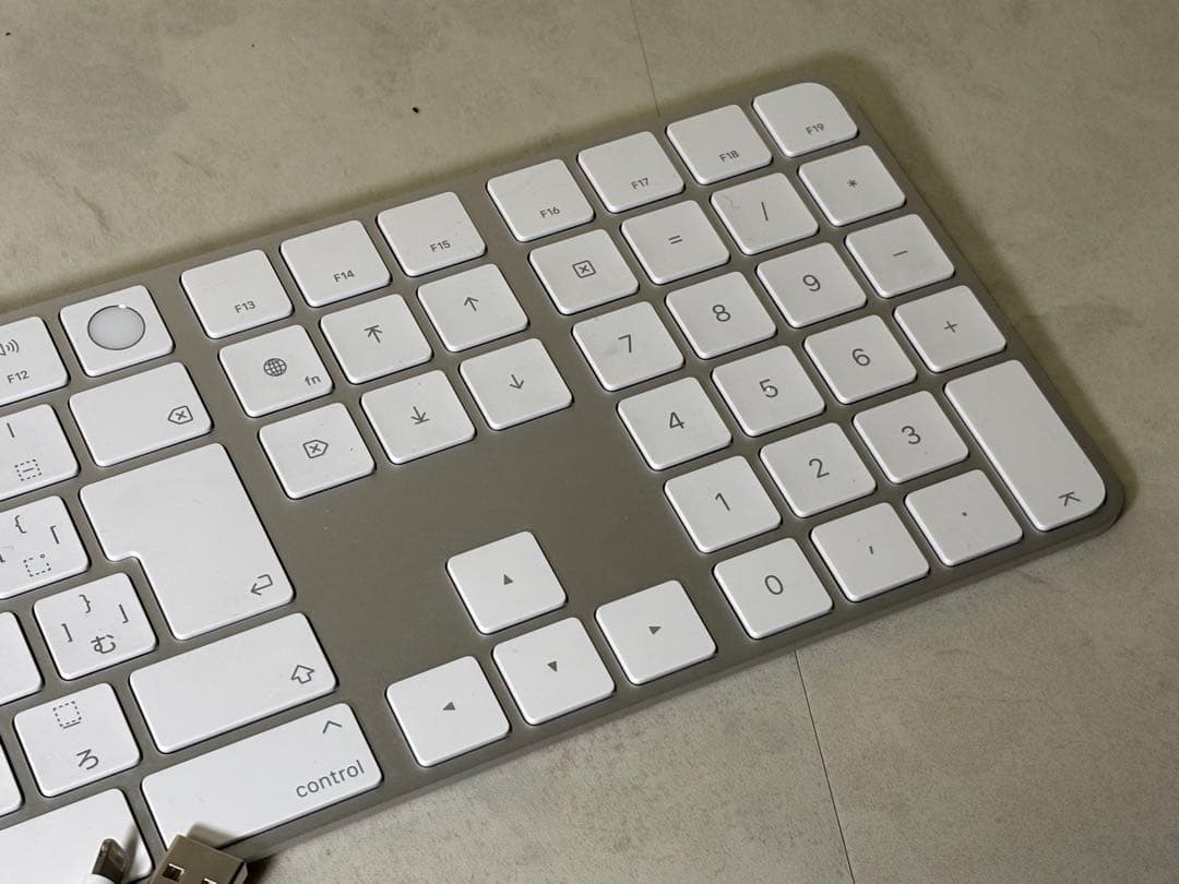 Apple Magic Keyboard A2520 ホワイト ライトニング端子