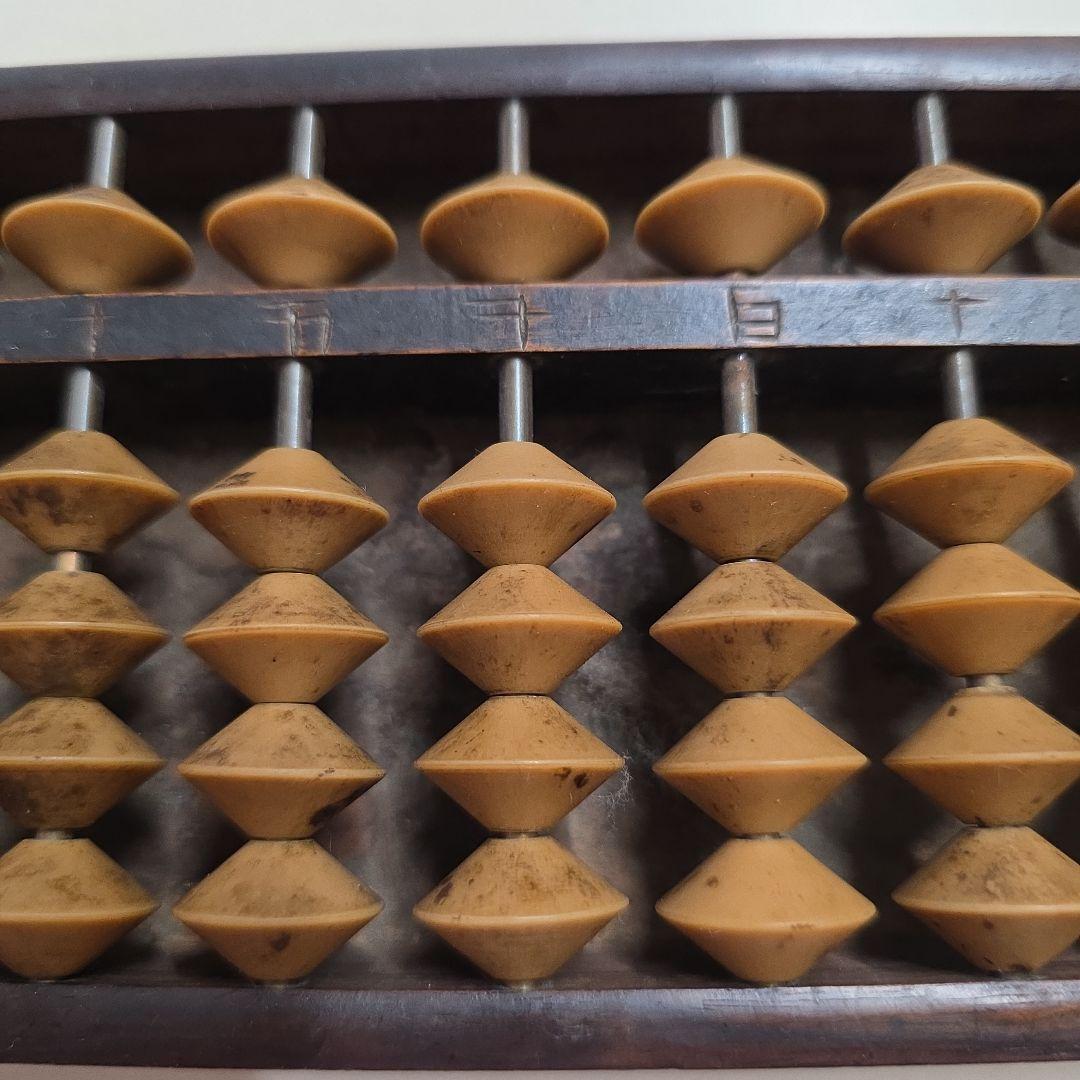 レトロ・日本の伝統的な木製算盤