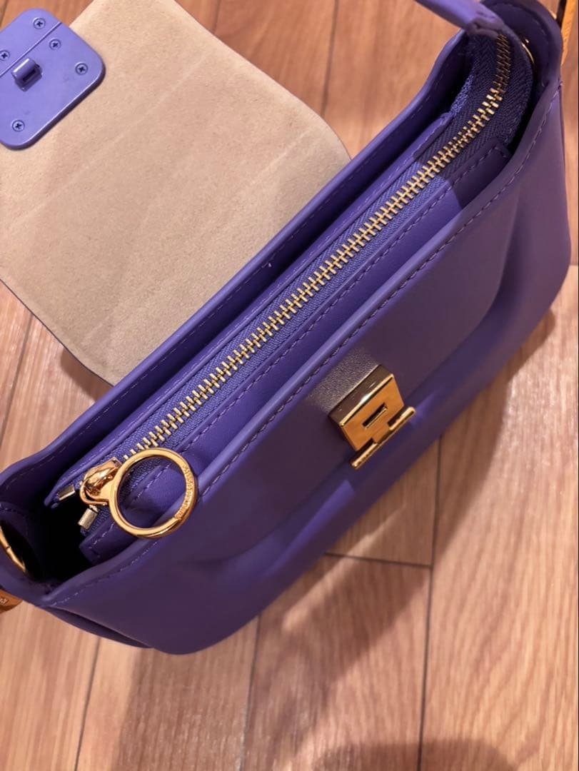 Charles & Keith チャールズ&キース　パープル ショルダーバッグ