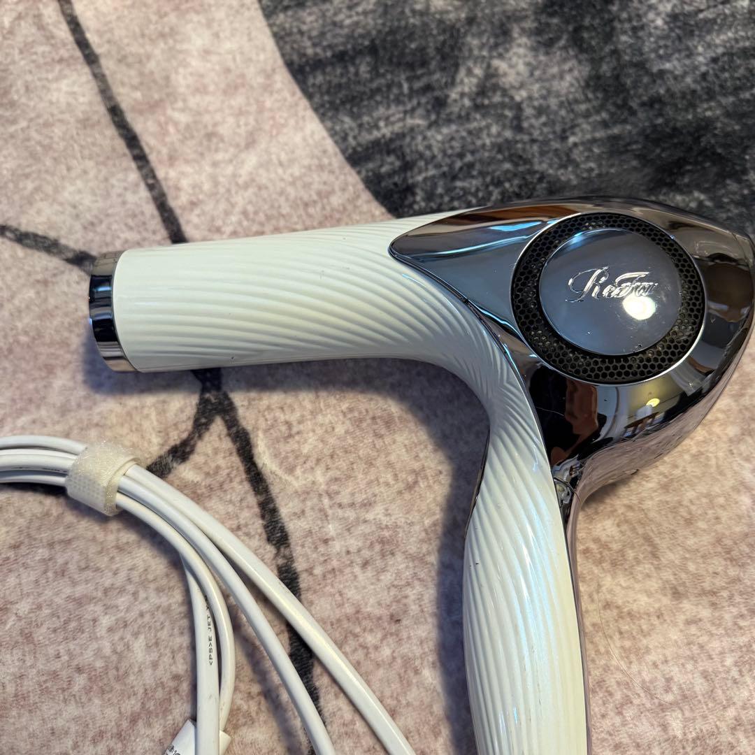 リファ　ドライヤー　2021年製　RE-AB02A