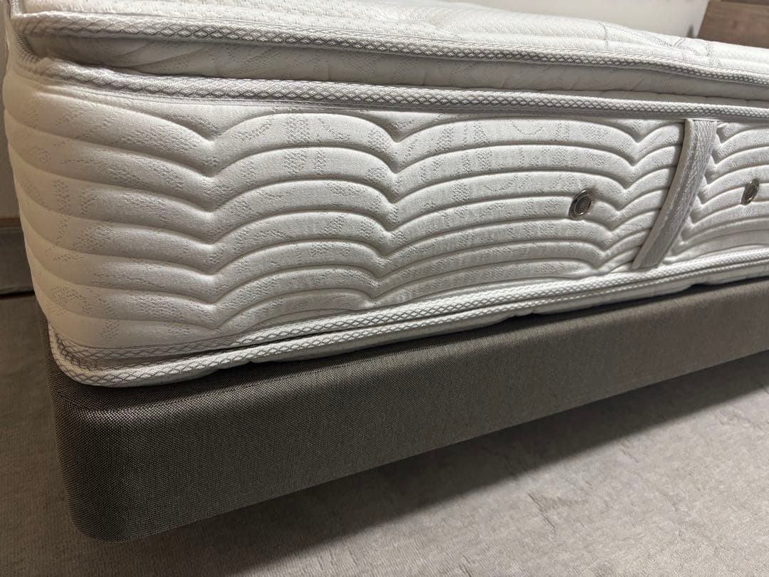 Rucci【正規品・美品・ほぼ未使用】シモンズ　マットレスベッドフレーム