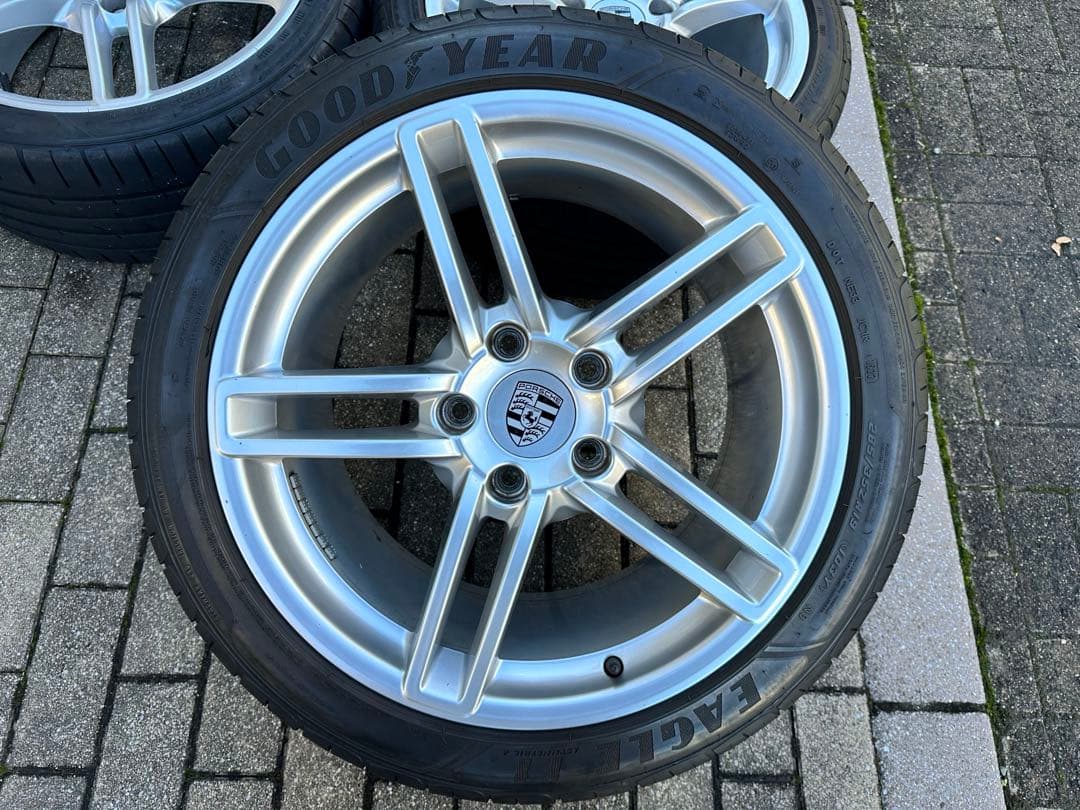 【バリ溝 N0 承認】ポルシェ 991 純正 19inグッドイヤーホイールセット