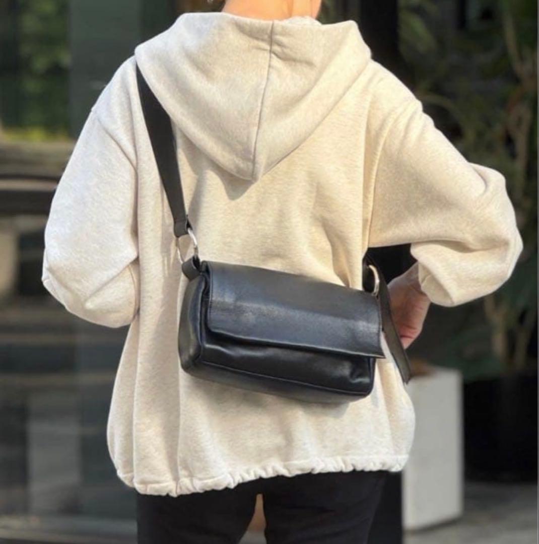 【タグ付き】BEARDSLEY ビアズリー レザー　ボディバッグ