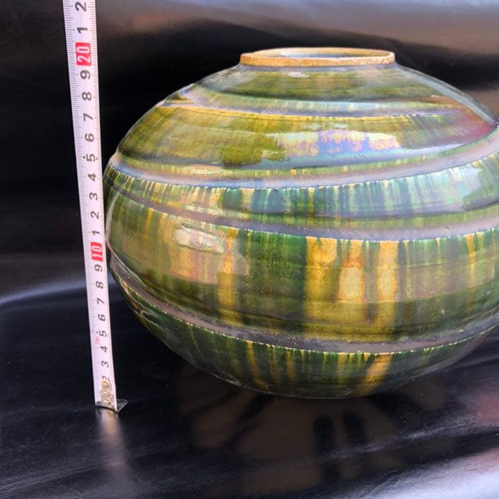 究極の美◼️蔵からかなり美しいエメラルドグリーンの見事な大きな壺、壷が出てきました