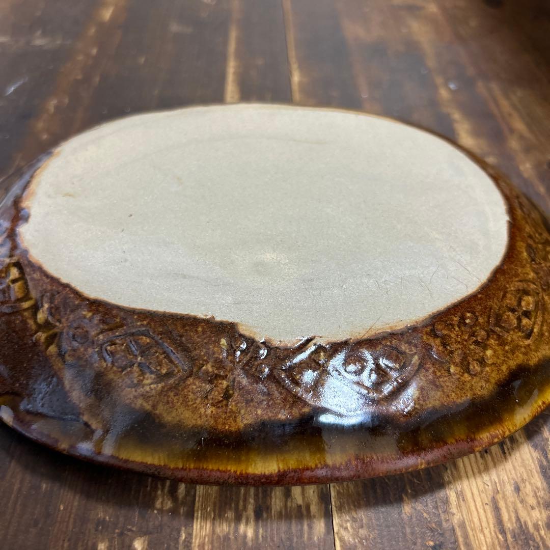 作家　陶芸作家　スリップウエア　うさぎ　オーバル　カレーパスタ　深皿　①