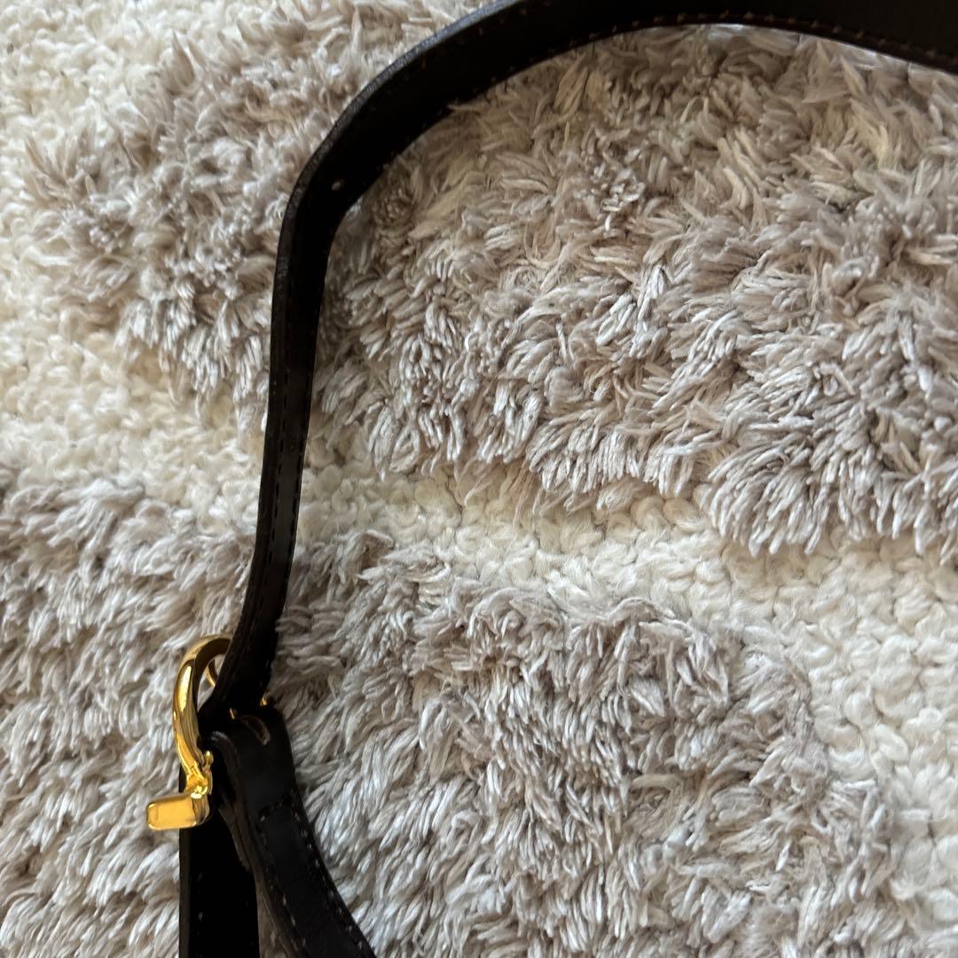 【1/31まで】Ferragamoフェラガモ　VARAショルダーバッグ