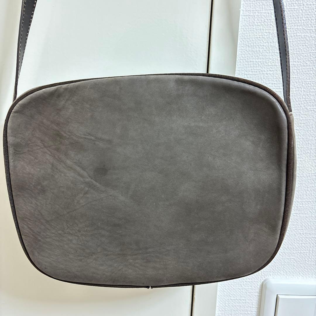 【1/31まで】Ferragamoフェラガモ　VARAショルダーバッグ