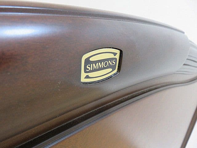 み*ん様 シモンズ クラシック様式セミダブルサイズベッドフレーム　※背部に日焼け