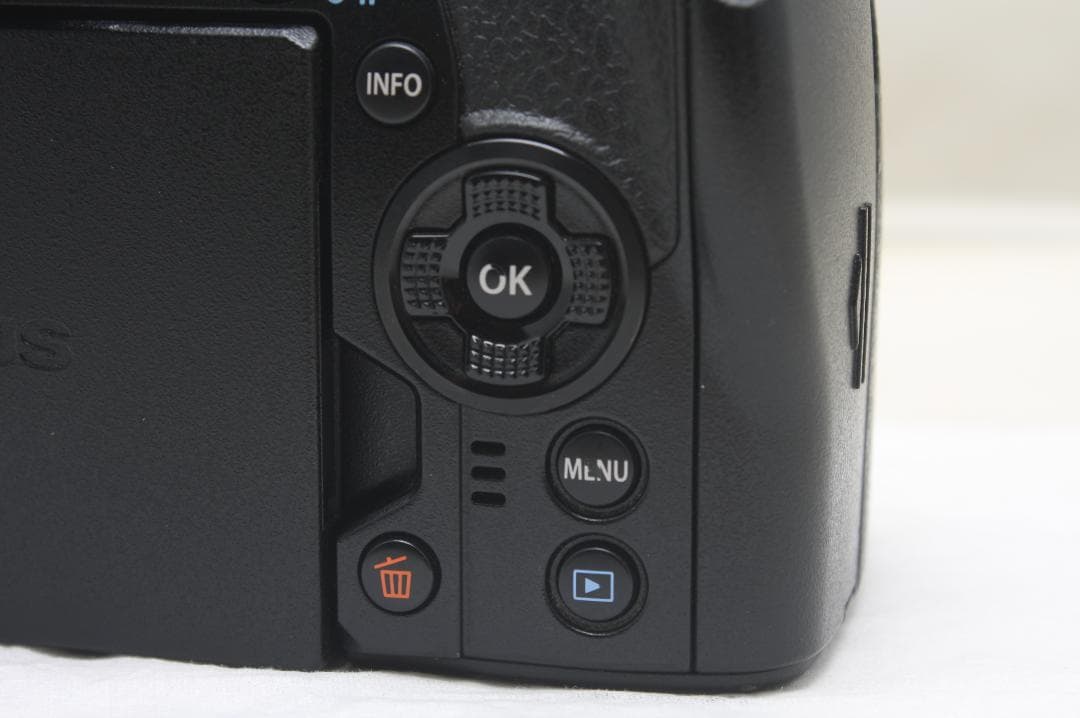 オリンパス OM-D E-M1 MARK II ボディ シャッター数888回