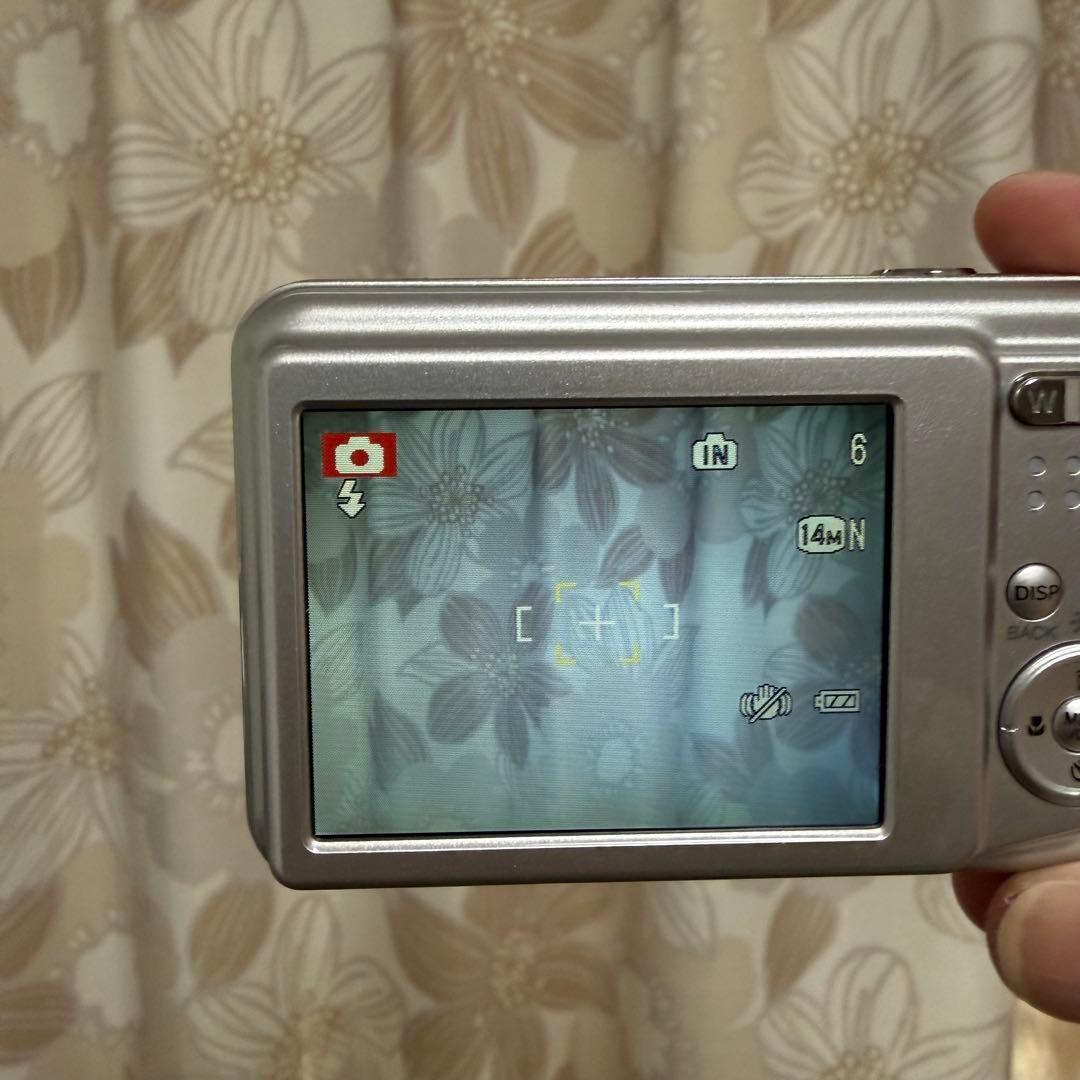 【動作品】FUJIFILM FINEPIX AV150 コンデジ 単三電池式