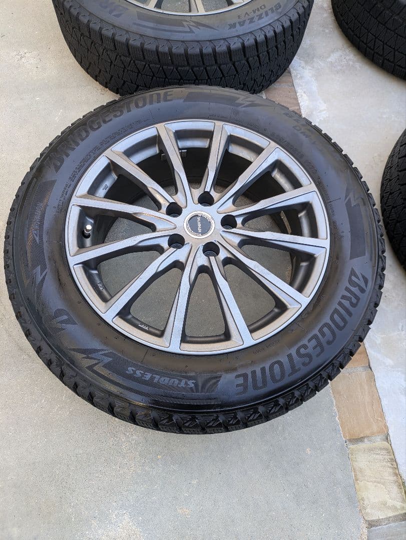 【ゆき】ブリヂストン　BLIZZAK　DM-V3　235/60R18