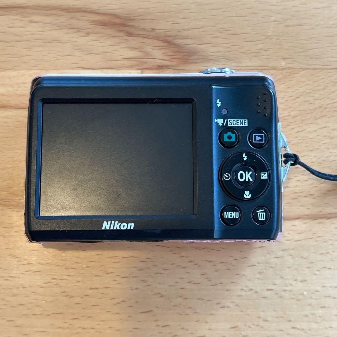 Nikonニコン　クールピクス　 L21 ピンク　乾電池式　カメラ女子