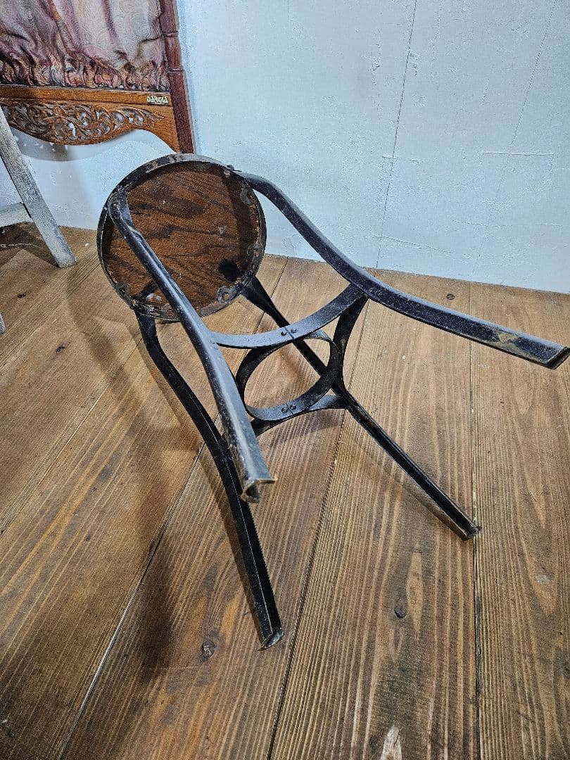 USヴィンテージ 鉄脚のスツール 丸椅子 ハイチェア 飾り台 インダストリアル