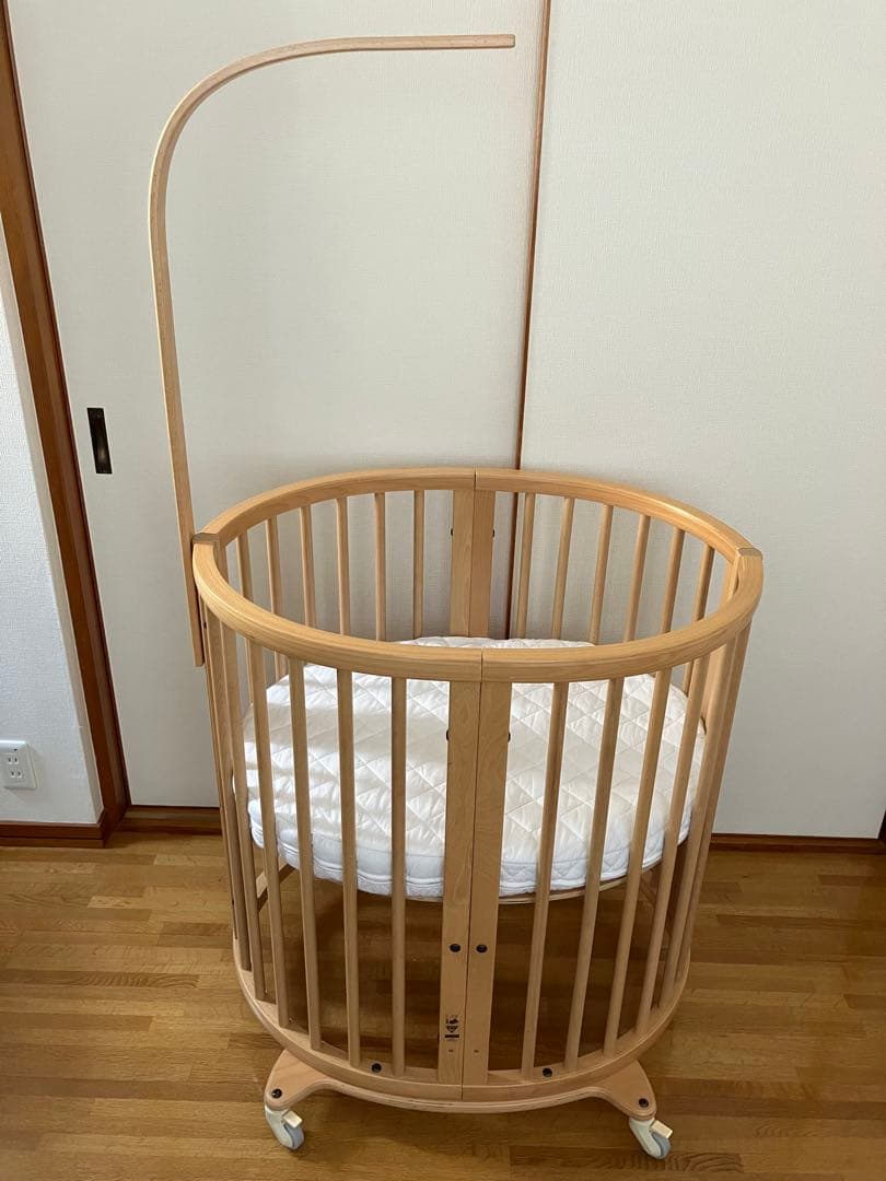 ストッケベビーベッド2パターン、ホワイトマットレス付き（２パターン）