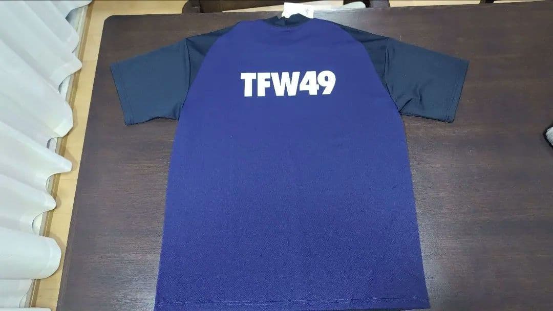 新品未使用　売切れ商品　TFW49 機能性シャツ ネイビー/パープル