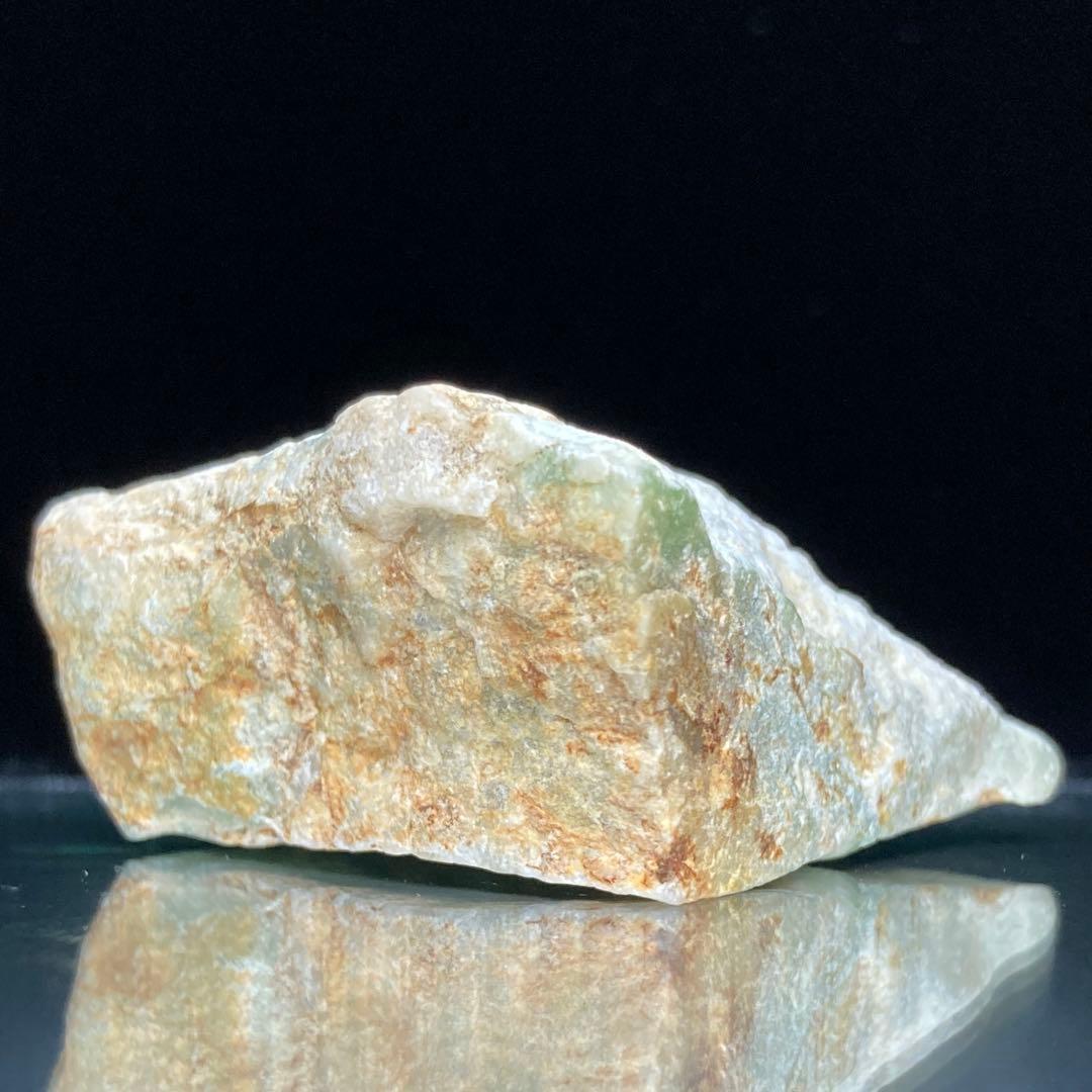 【専用品】糸魚川翡翠　金山谷　ロウカン質　山石　36.1ｇ