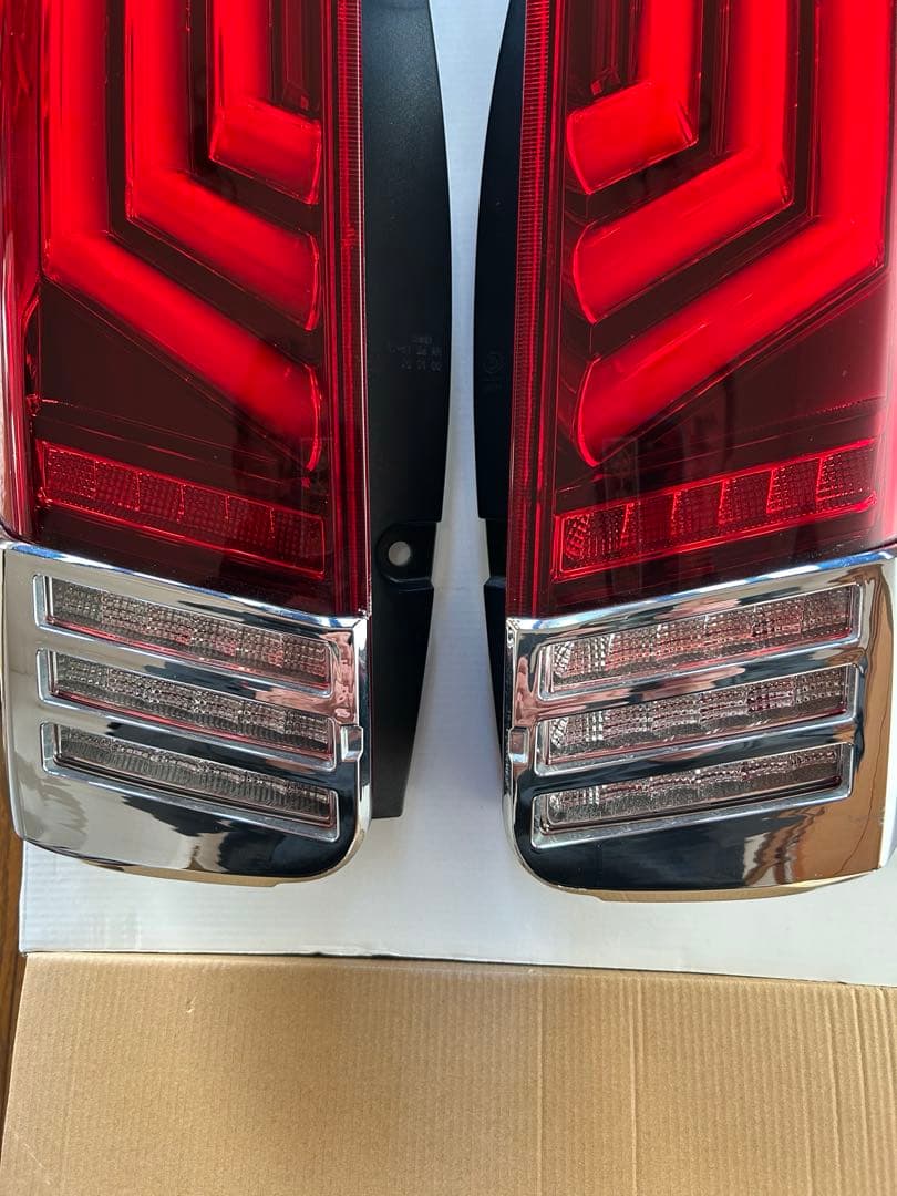 トムス トヨタ 80系 ノア ヴォクシー エスクァイア 専用 LEDテールランプ