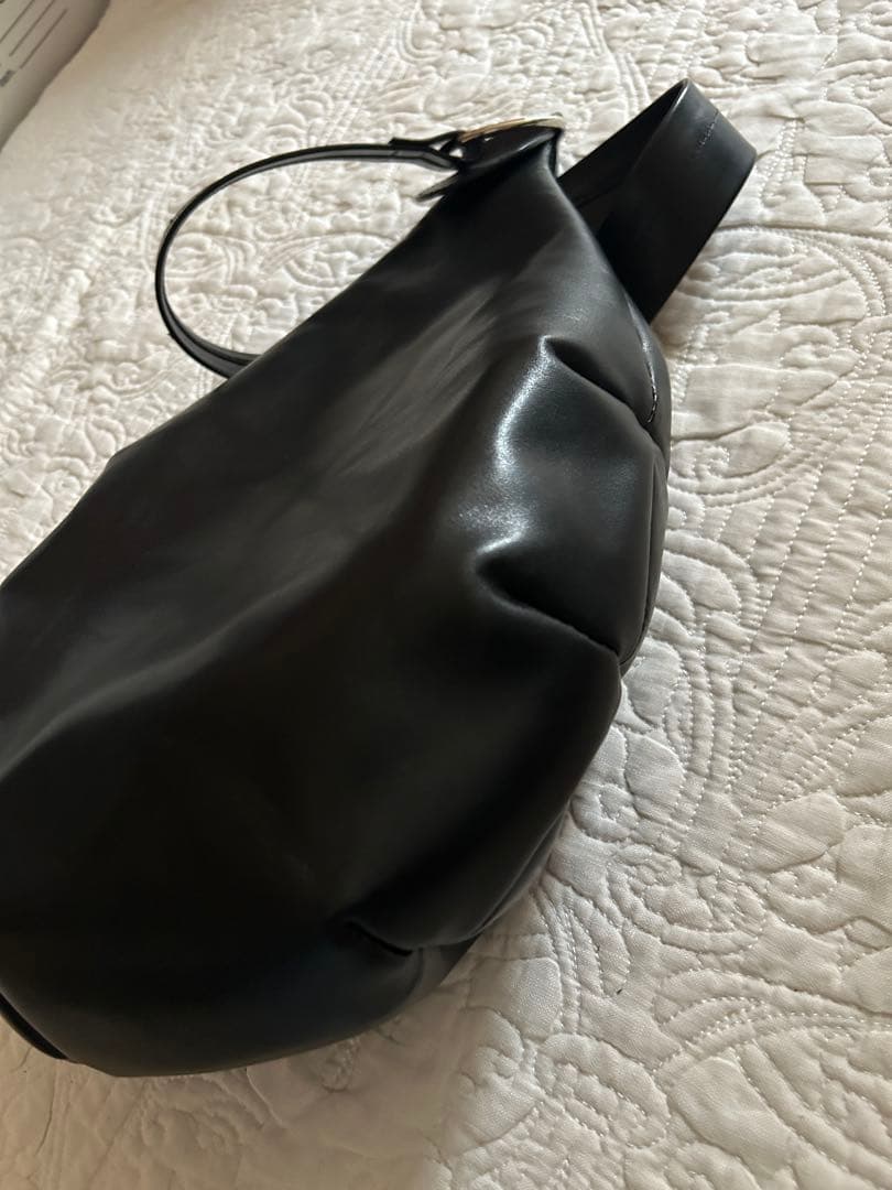 カワカワ　carfボディバッグ